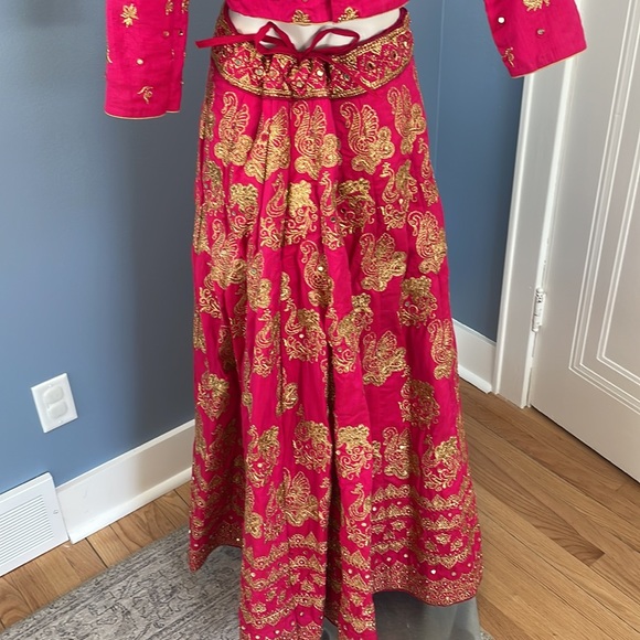 Pink Embroidered Bridal Lehenga Size Small - Picture 7 of 16